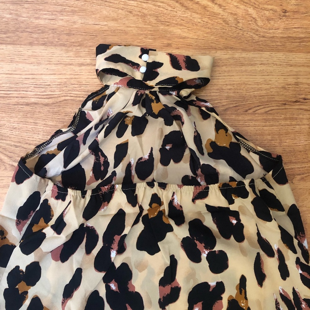 Super Cute Leopard Print Blouse 💕 - Picture 6 of 6
